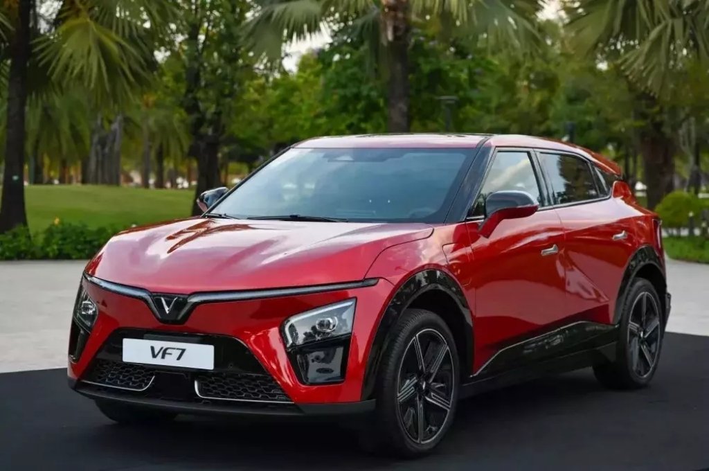 VinFast VF7
